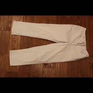 JONES NYC WHITE CUFFED CAPRIS
